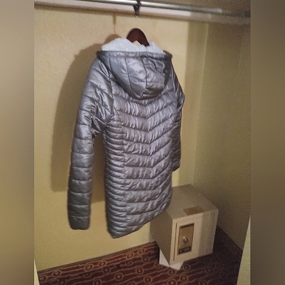 Gently Used New Balance Gray Puffer Jacket Inside Lined Size M - Picture 3 of 3